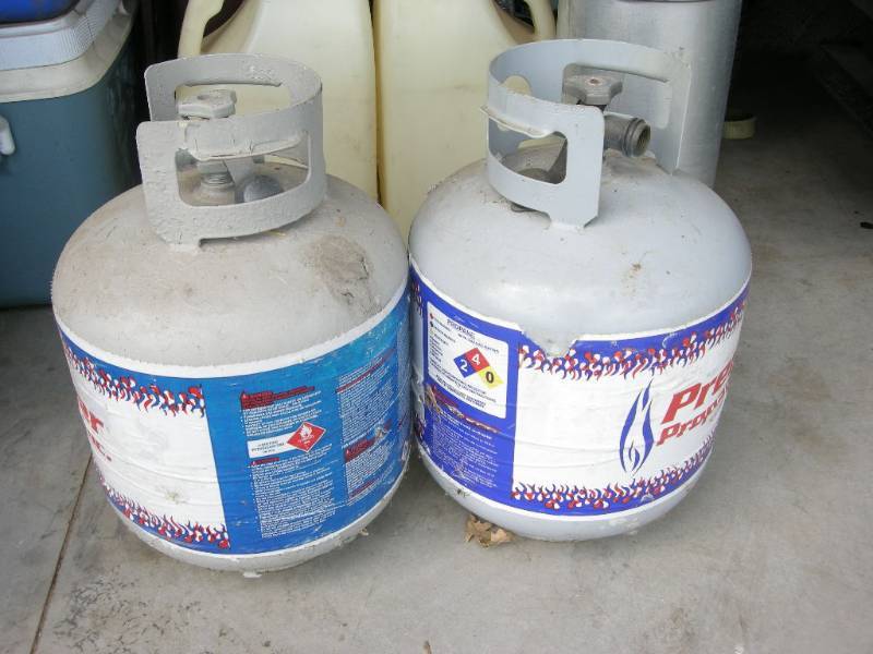 lot 101 image: 2 Propane Tanks