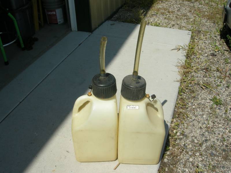 lot 118 image: 2 5-gallon Jugs