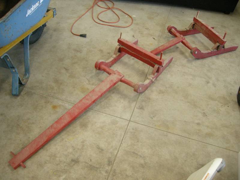 lot 122 image: Antique Cutter, Sleigh Parts