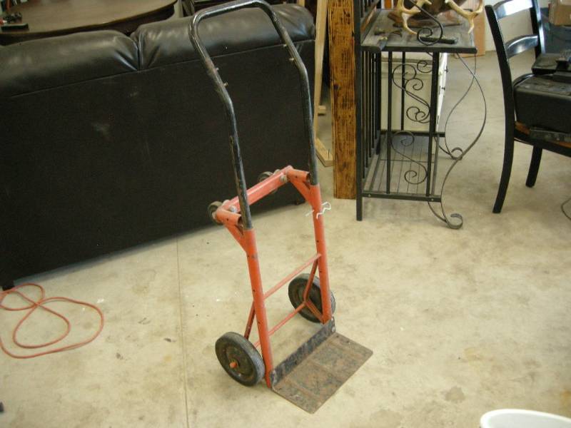 lot 123 image: 2 Wheel Convertible Dollie
