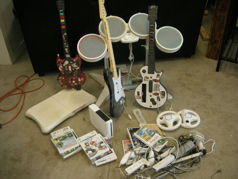 lot 124 image: Large Group Wii Games, Guitars, Drums
