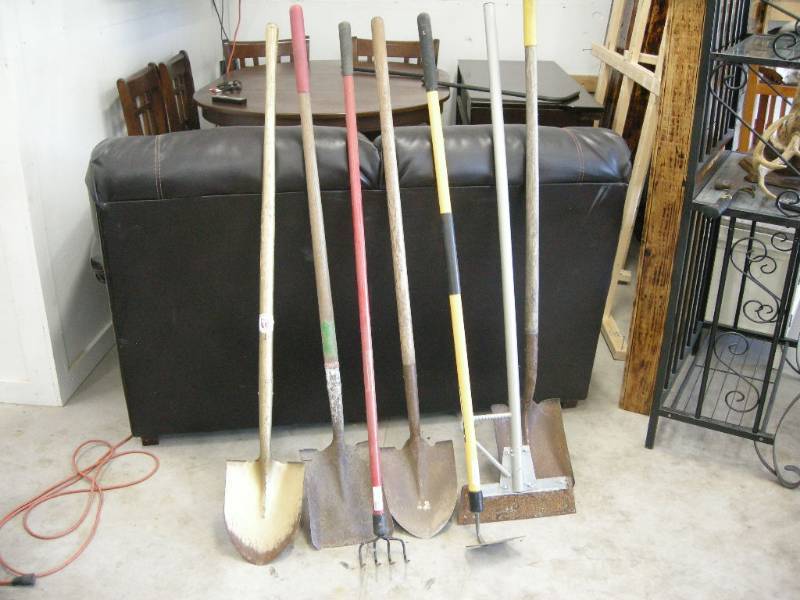 lot 125 image: Garden Shovels, Hoes