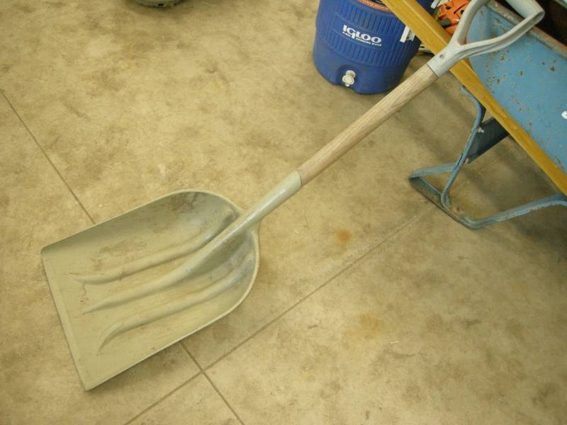 lot 126 image: Poly Scoop Shovel