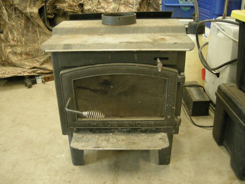 lot 128 image: Vogelzang Defender Wood Stove