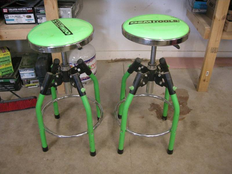 lot 131 image: 2 Shop Stools