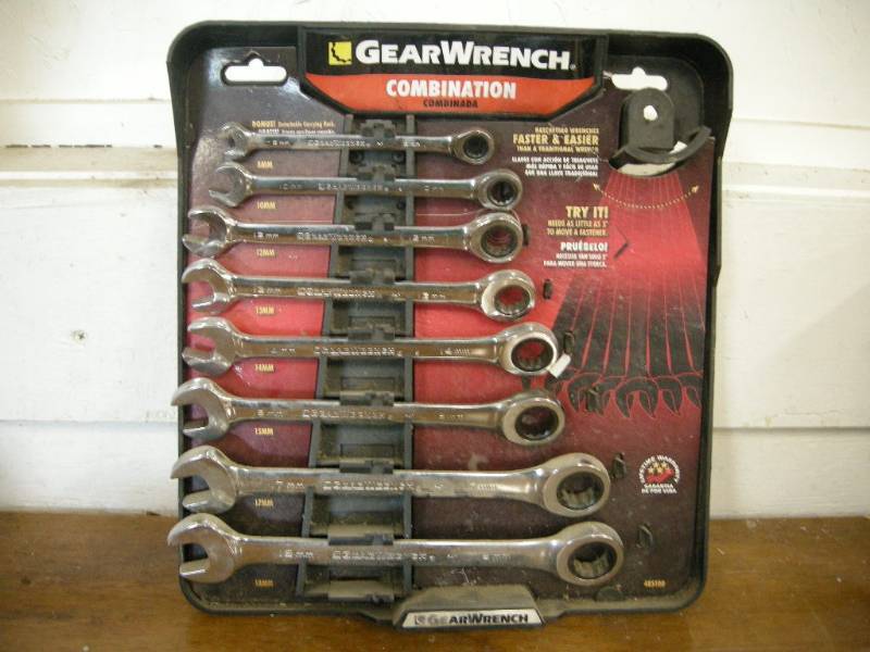 lot 137 image: Gear Wrench Combination Ratcheting Wrenches
