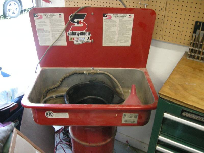 lot 145 image: Safety-Kleen Parts Washer