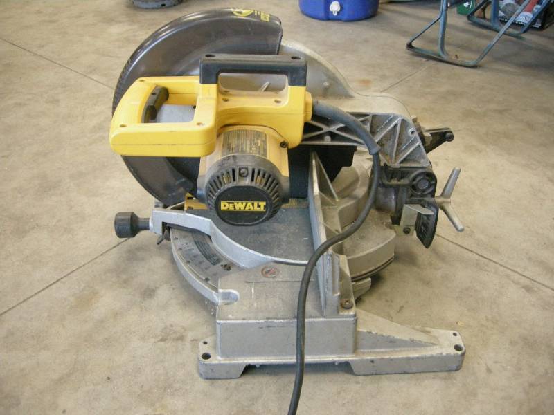 lot 144 image: DeWalt 12 Compound Miter Saw