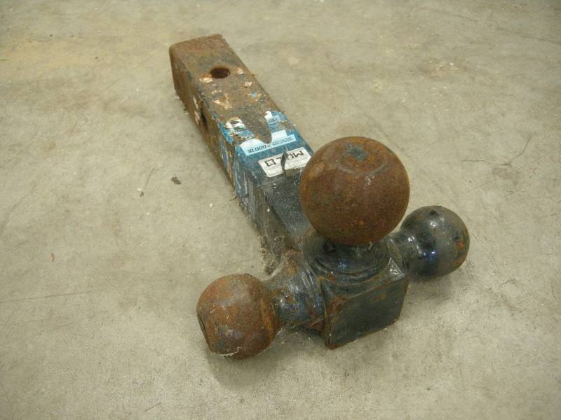 lot 163 image: Tow Smart 3 Ball Hitch