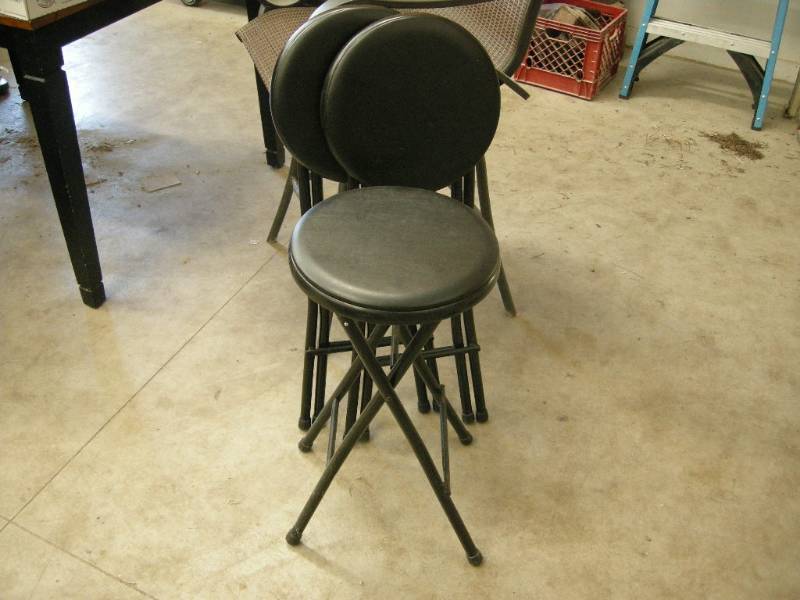 lot 165 image: 3 Folding Stools