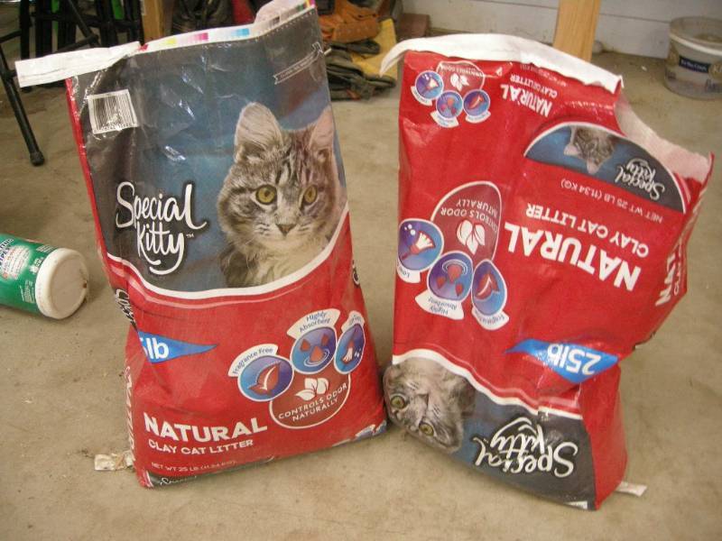 lot 174 image: 2 Partial Bags Floor DryKitty Litter
