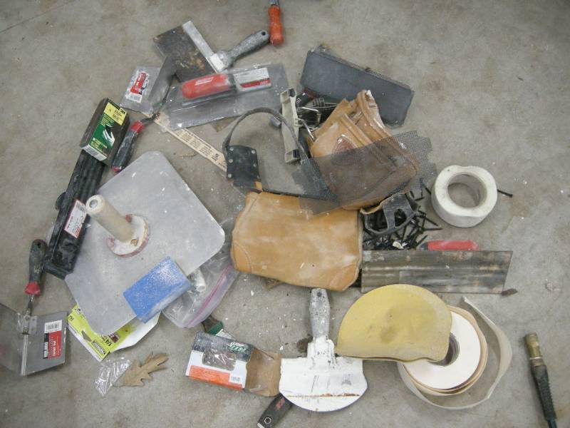 lot 175 image: Sheetrock Tools