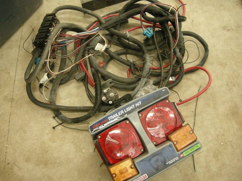 lot 176 image: Trailer Light Supplies