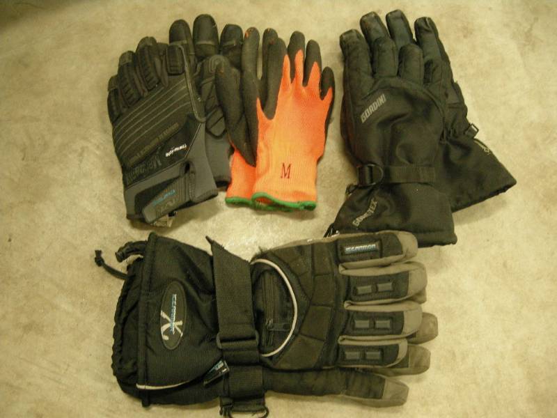lot 211 image: 4 Pair Mens Winter Gloves