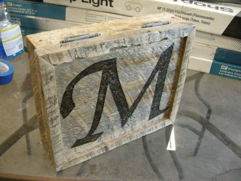 lot 225 image: Hanging Wall Box