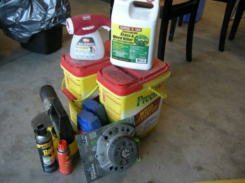 lot 226 image: Outdoor WeedPest Control Items