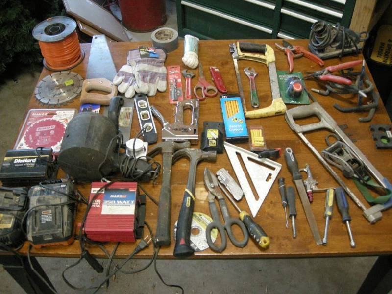 lot 232 image: Misc Tool Group - Nice With Tote