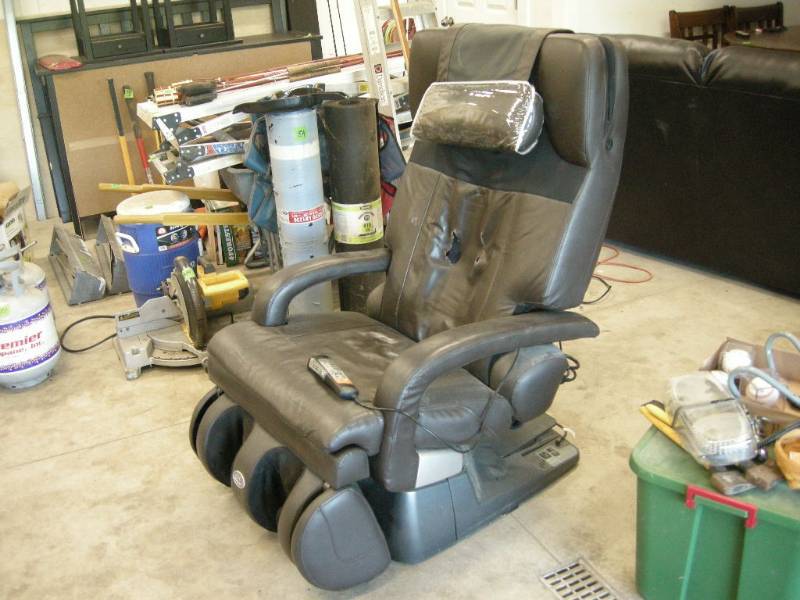 lot 233 image: Human Touch Massage Chair