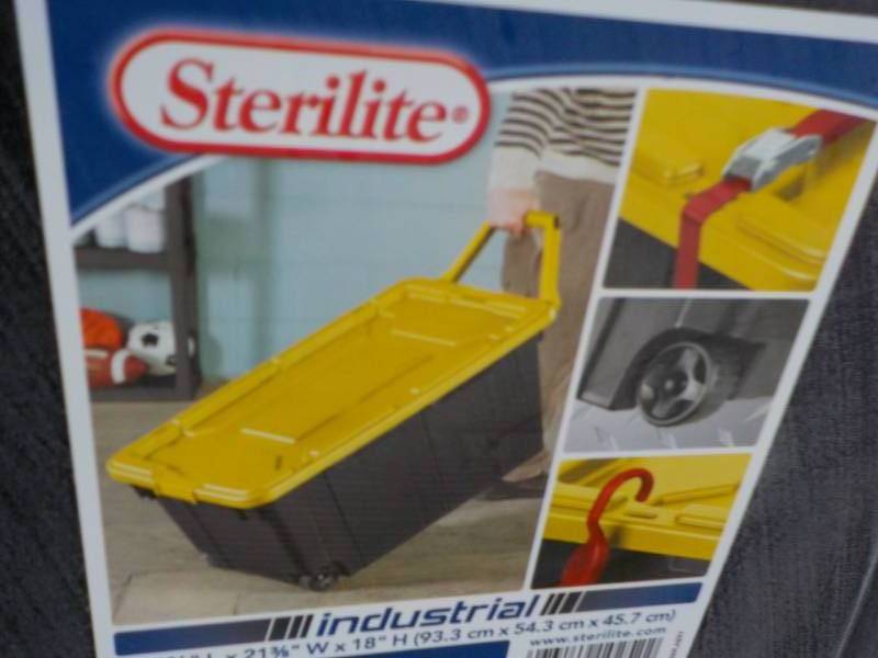 lot 5 image: 40 Gallon Sterilite Tote on Wheels ...