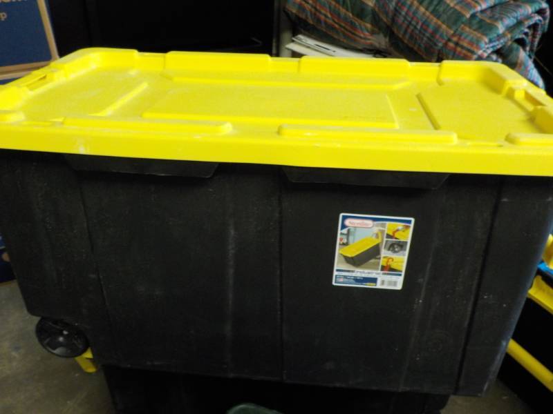 lot 8 image: 40 Gallon Sterilite Tote   ...