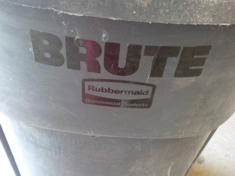 lot 22 image: Brute Rubbermaid Container Full of ...