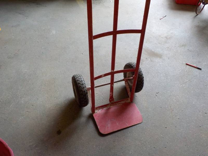 lot 23 image: 2 Wheeler Cart...