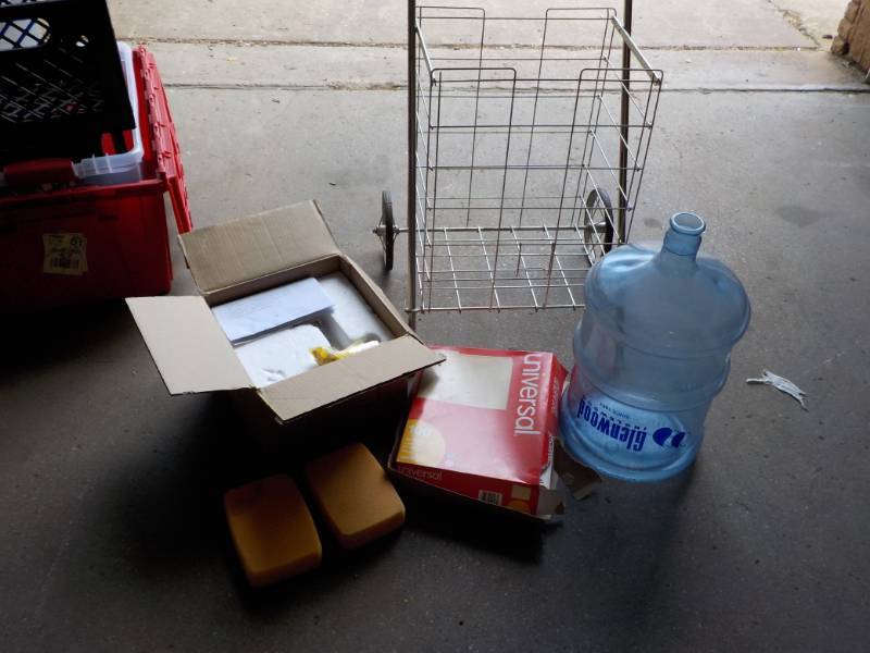 lot 31 image: Shopping Cart, Folders, Light, Spon...