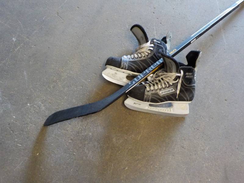 lot 36 image: Bauer Hockey Skates and Hockey Stic...