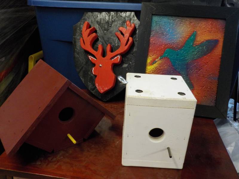 lot 63 image: 2 Birdhouses and Wood Dcor...