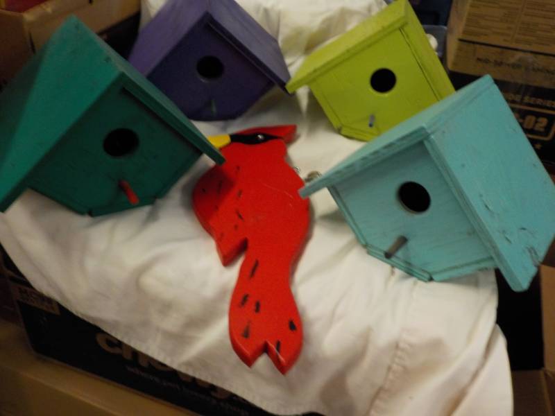 lot 67 image: 4 Bird Houses and a Cardinal...