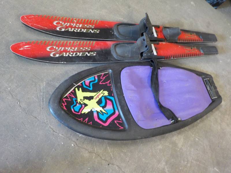 lot 75 image: Cypress Gardens Skis and Knee Ski B...