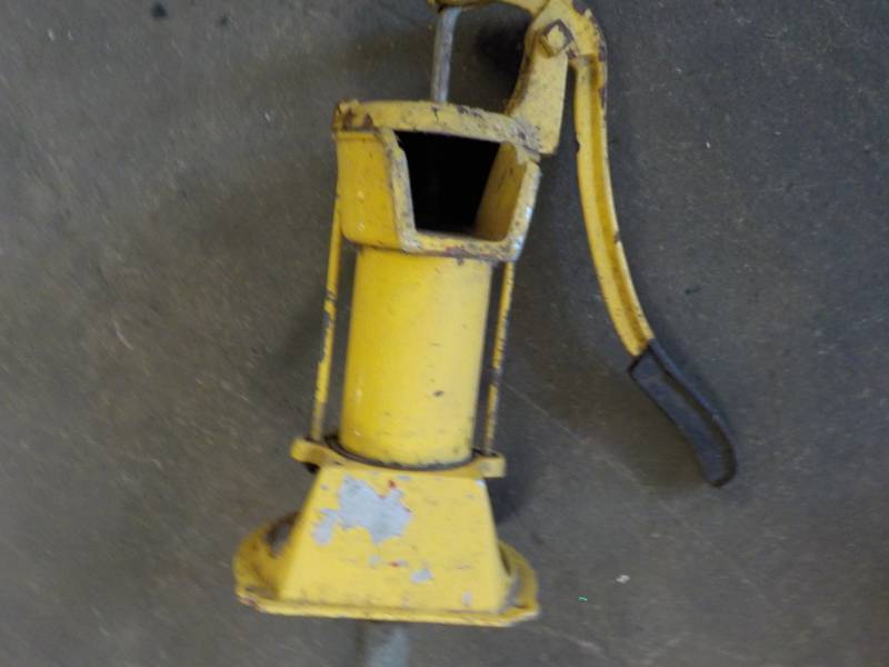 lot 80 image: Metal Pump...