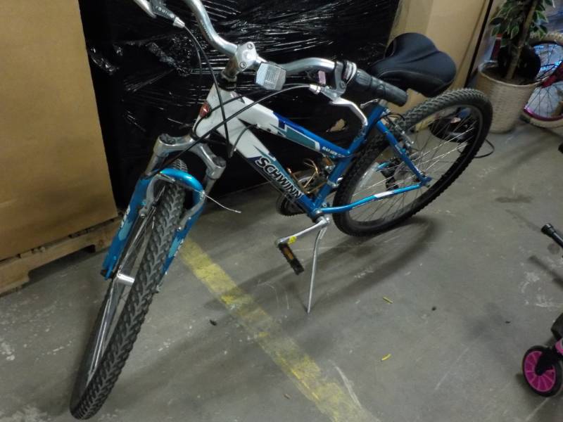 lot 104 image: Schwinn Bike...