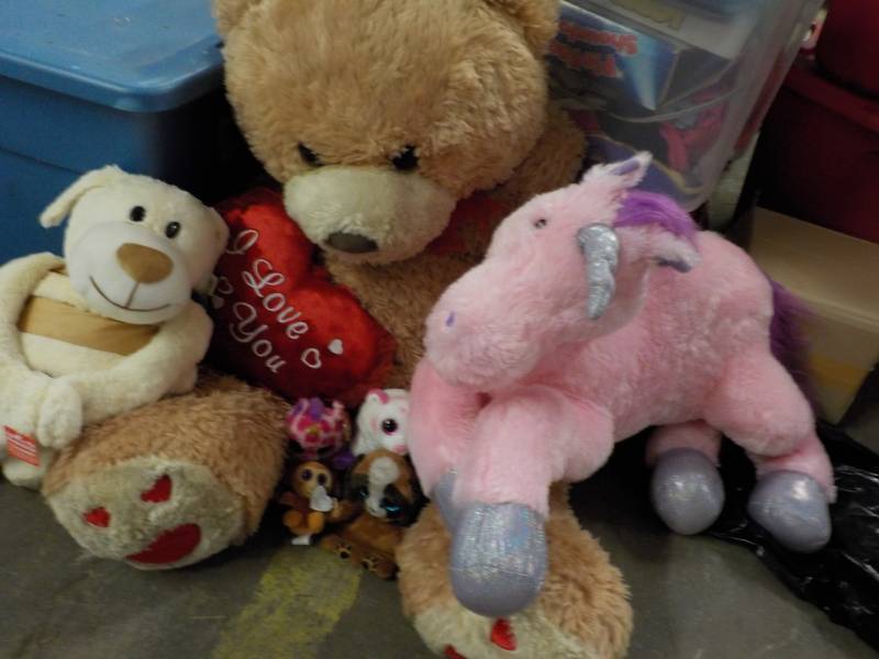 lot 109 image: Lot of Stuffed Animals...