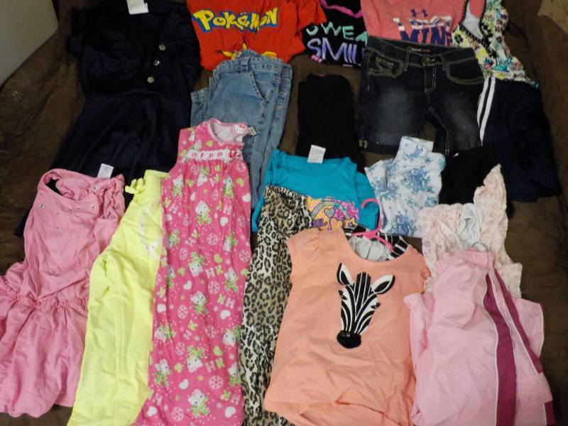 lot 125 image: Lot of Girls Clothing and Shoes Siz...