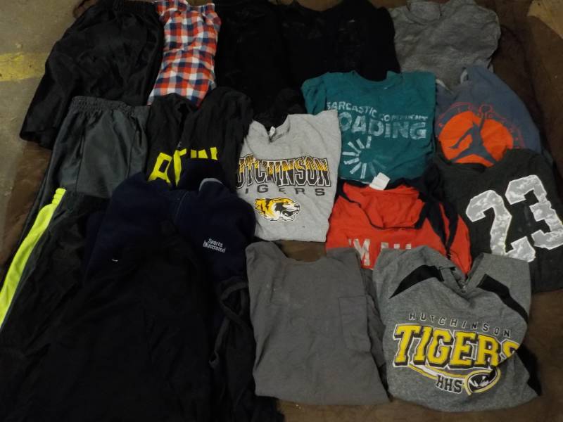 lot 128 image: Mens Shorts and T Shirts size L an...
