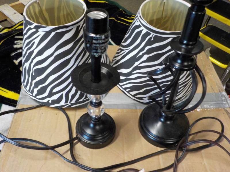 lot 142 image: 2 Lamps with Shades...