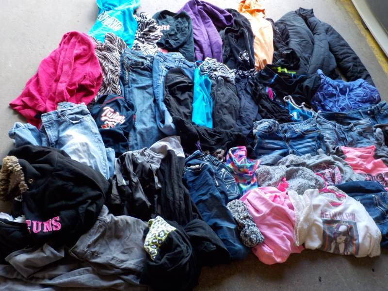 lot 148 image: Lot of JR clothing...