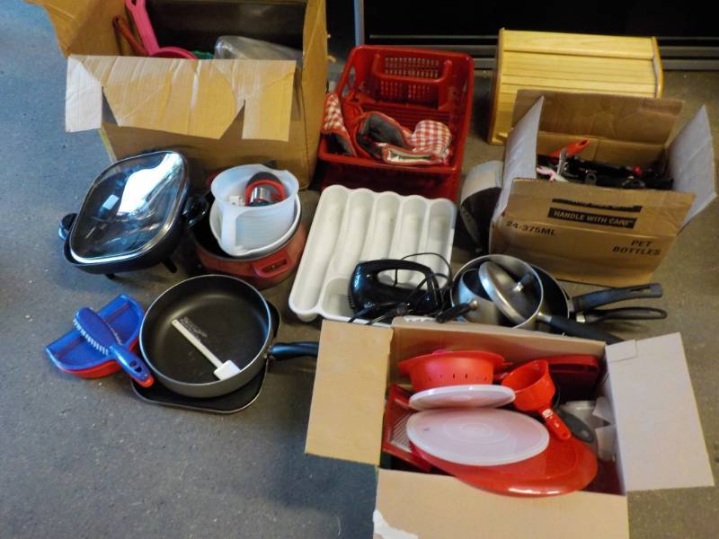 lot 166 image: Huge Kitchen Lot see all pictures...