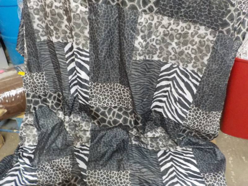 lot 183 image: Shower Curtains, Kitchen Curtains, ...