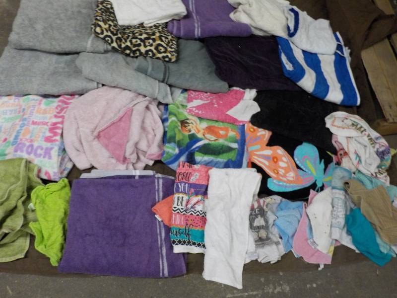 lot 185 image: Towels and Washcloths...
