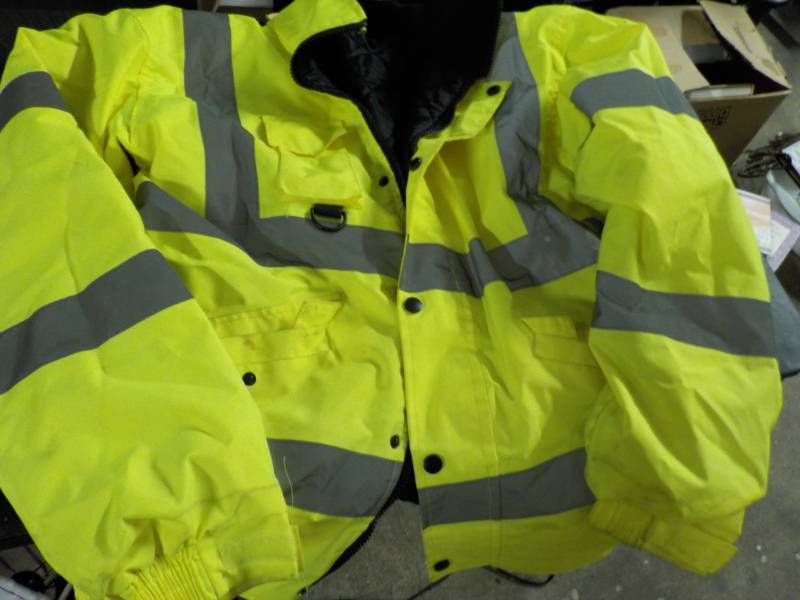 lot 187 image: Reflective Jackets Size Mens M...