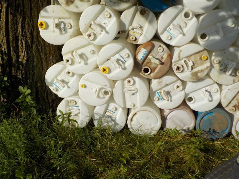 lot 200 image: 27- 15 Gallon Barrels...