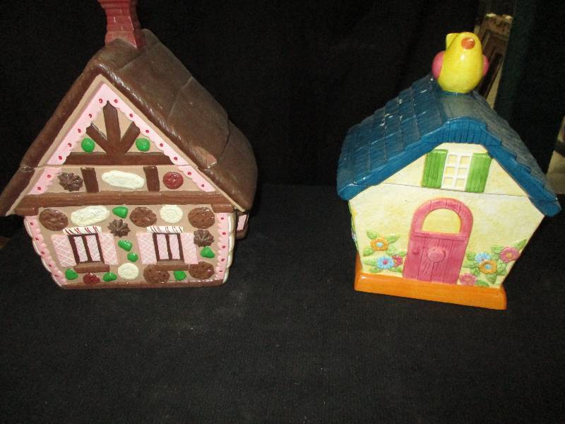cookie jars two of them