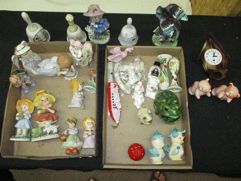 figurines 2 boxes