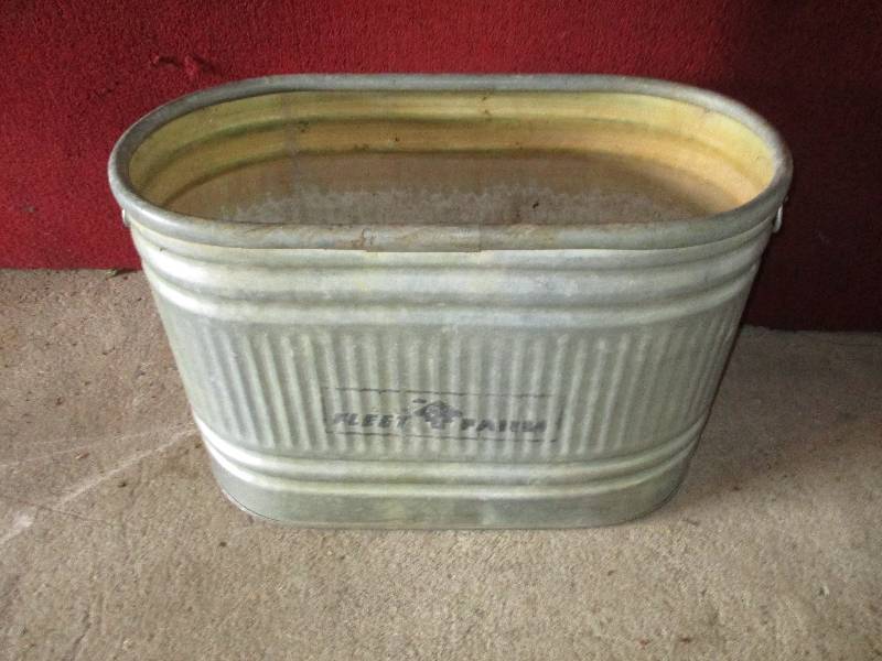 galvanized stwwl water tank  22 gallons