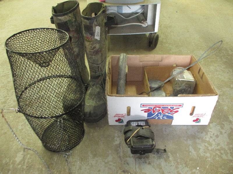 hunting boots size 9 amo, trail camera bushnell hd,lead, dipper,