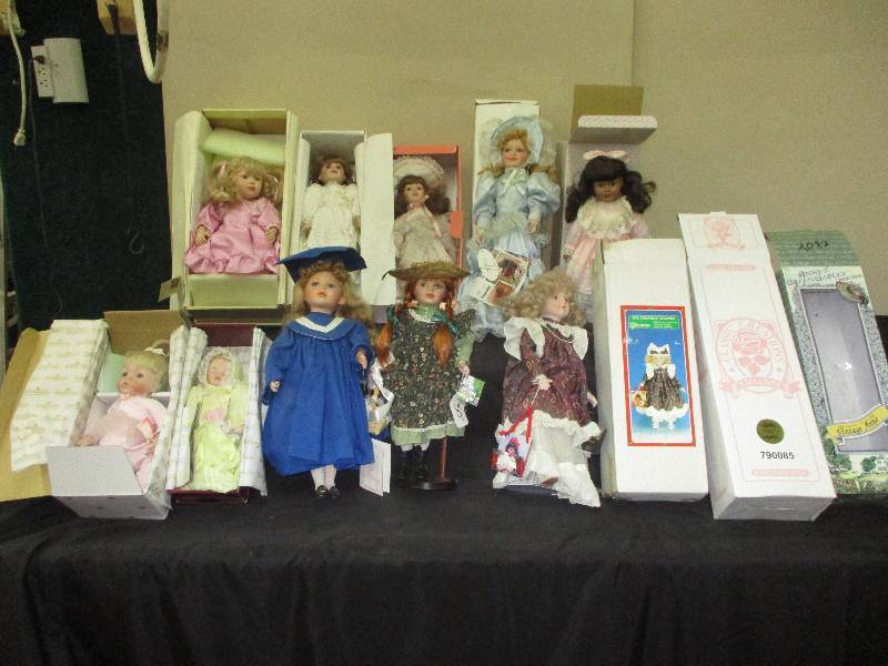 10 dolls