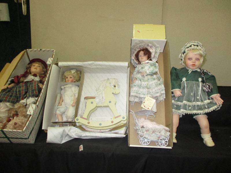 4 DOLLS