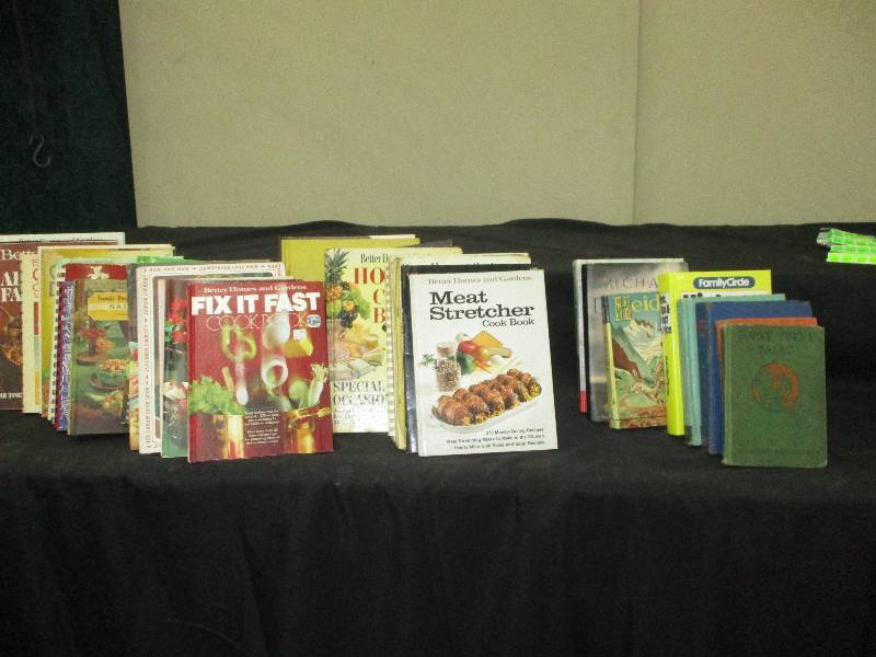 books look at photos and description